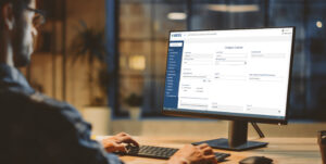 software-commercialisti-pisa-ERP schermo mostra un'interfaccia software piena di vari campi modulo e opzioni personalizzabili.